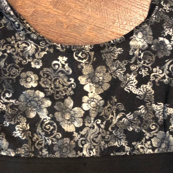 ✨Beautiful Ladies Dress - Picture 2 of 3